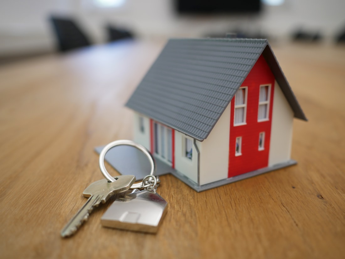 House model with a set of keys, representing a new homeowner